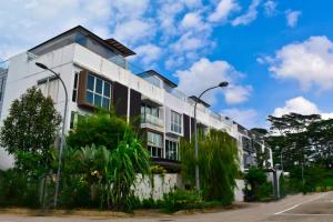 Beach Front Living  @ Corner Terrace in Inggu Road